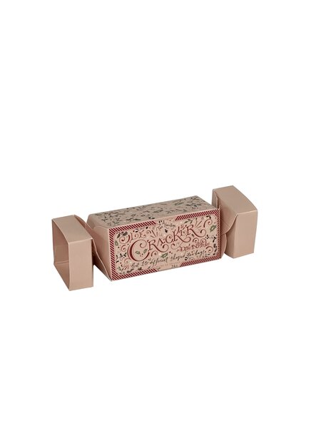 une jolie boite de crackers décorée dans un esprit festif